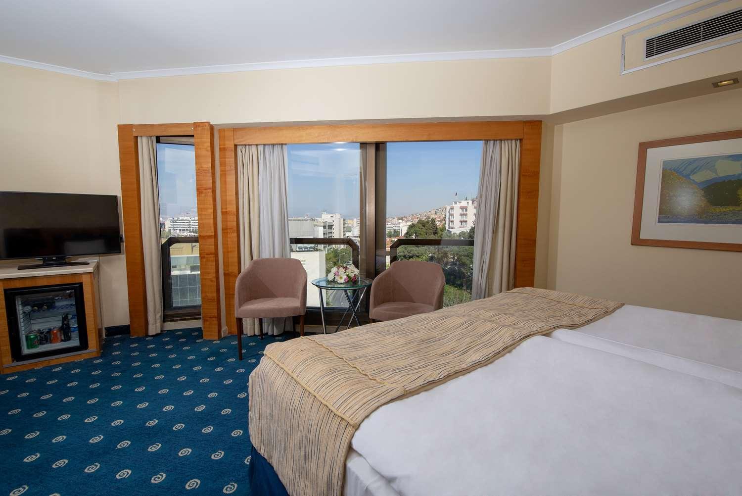 Best Western Plus Hotel Konak Izmir Exterior photo