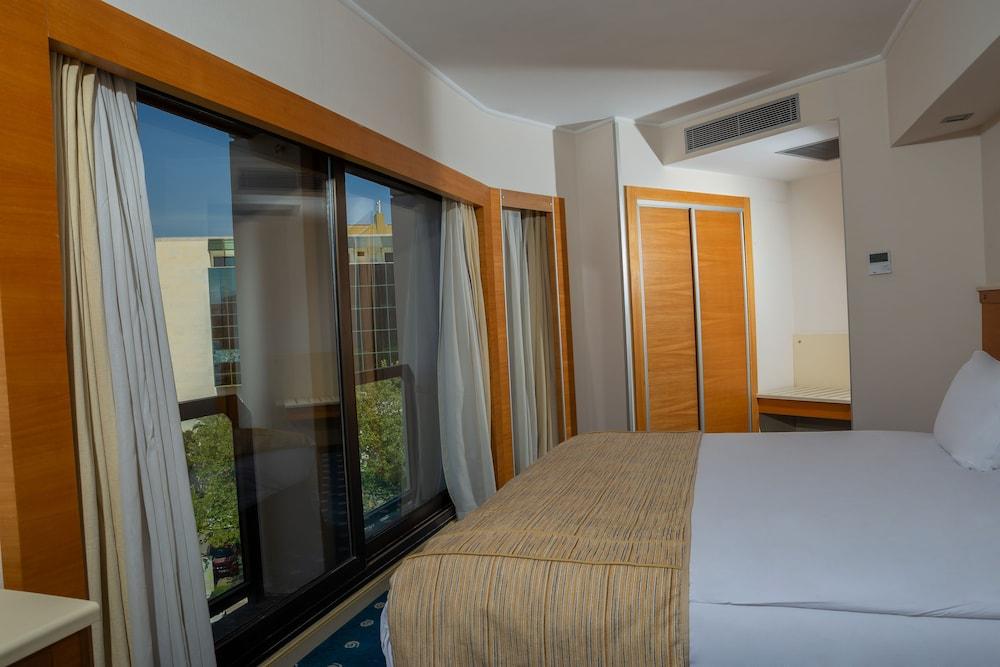 Best Western Plus Hotel Konak Izmir Exterior photo